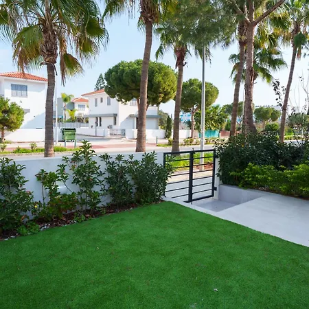 Wealthystays 2br Retreat , 5min Walk To * Protaras